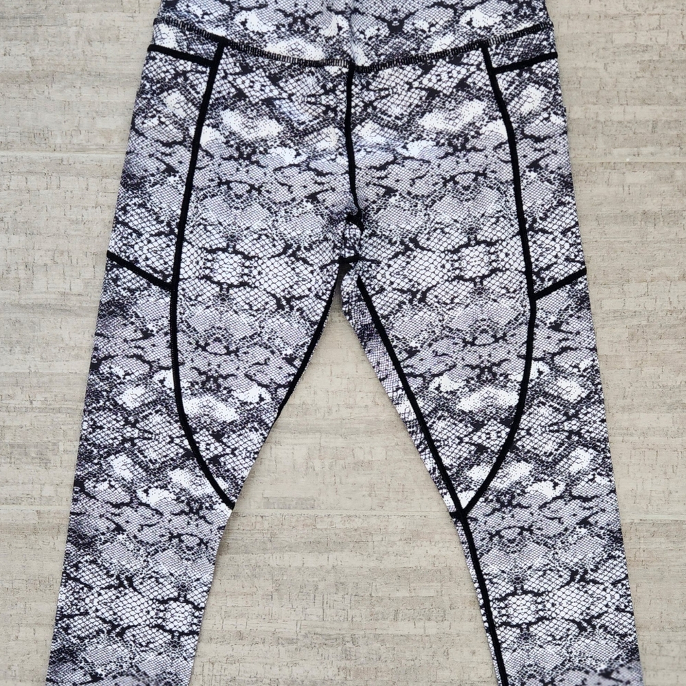 NWOT Printed Snake-Pattern Leggings - Black & White